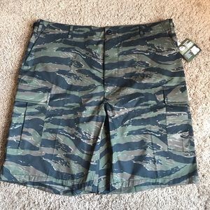 Rothco Camo Combat shorts
(BRAND NEW)